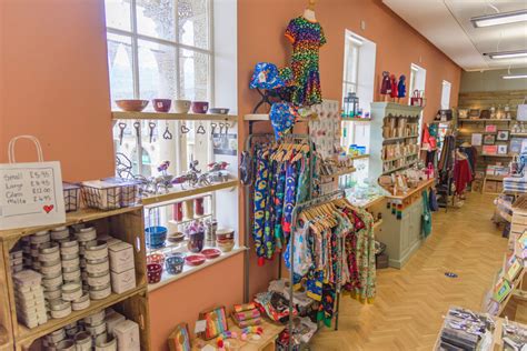 gift box shop near me open now